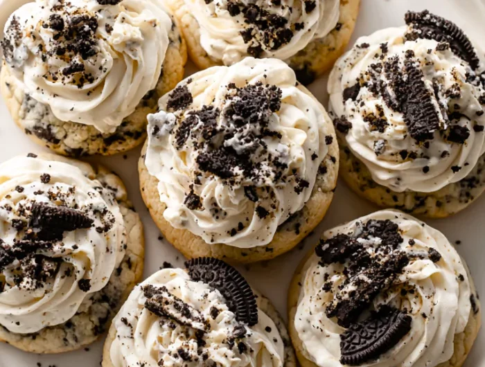 Crumbl Cookies & Cream Milkshake Cookie