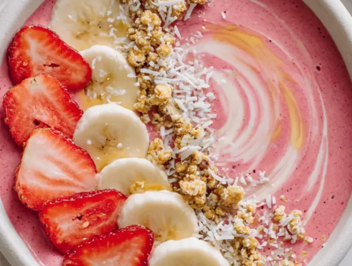 Strawberry Banana Smoothie Bowl Recipe